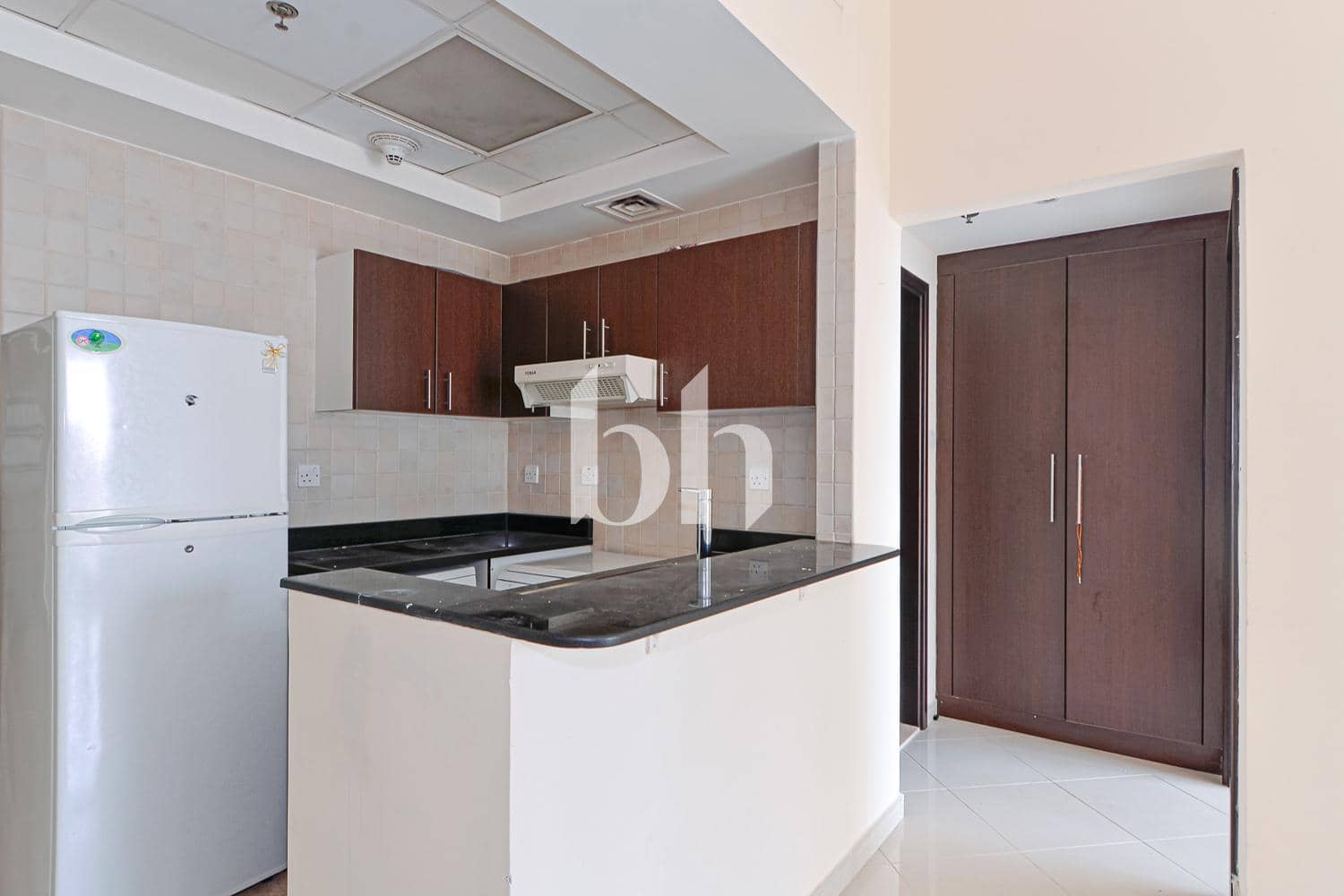 1 Bedroom Apartment in Concorde Tower - photo 1