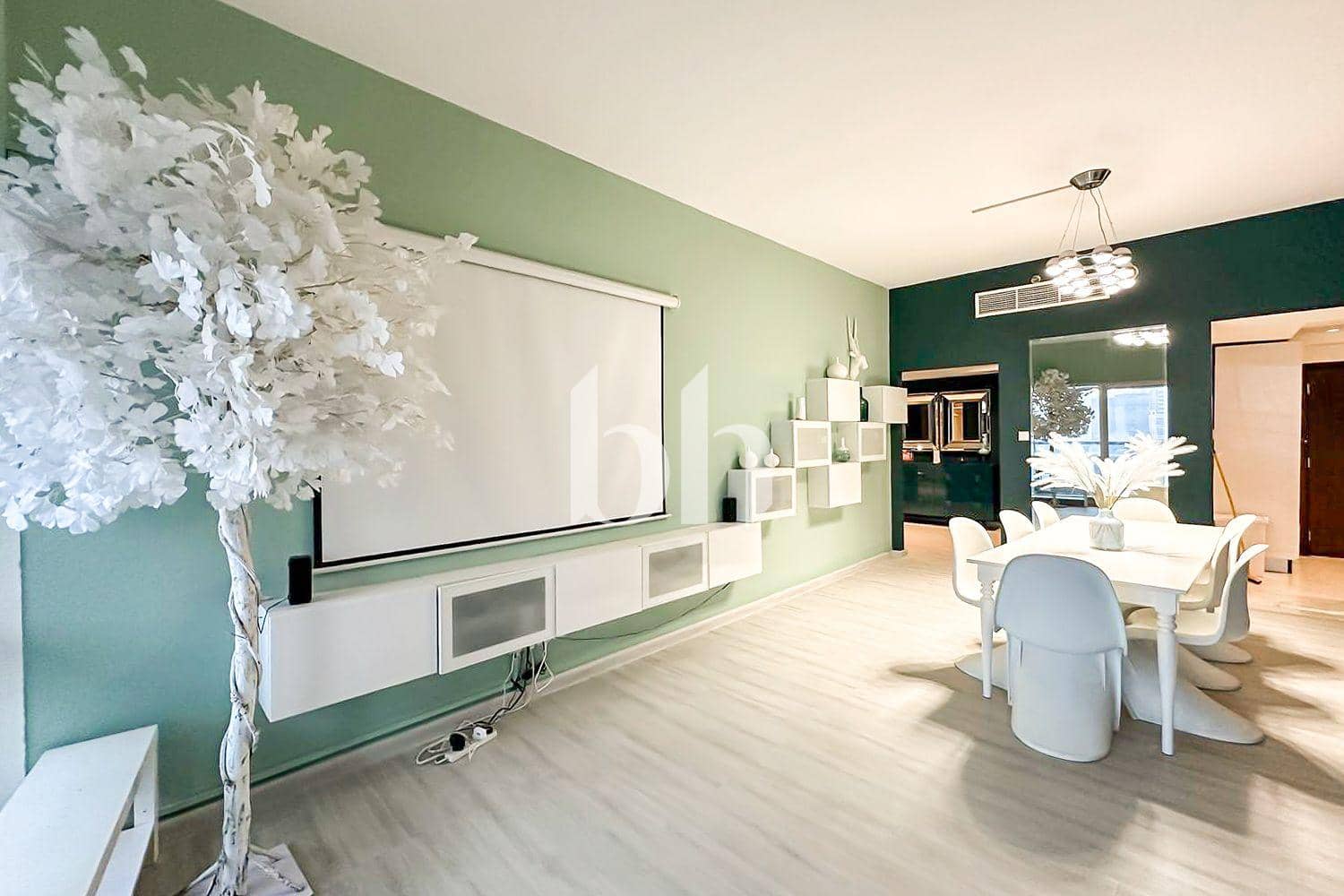 1 Bedroom Apartment in Concorde Tower - photo 2