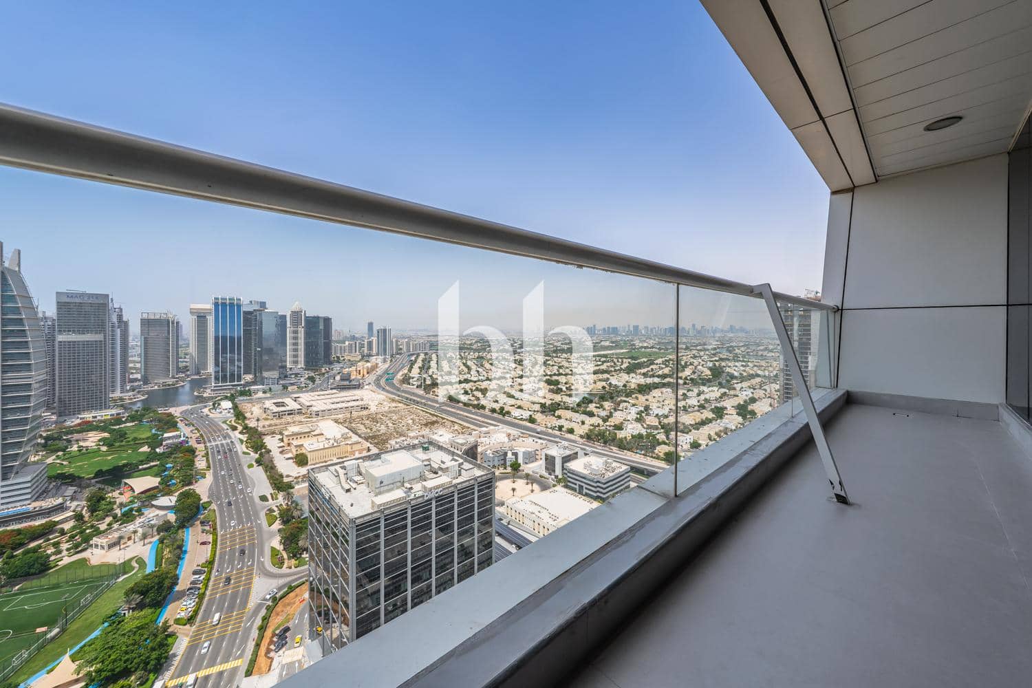 3 Bedroom Apartment in Dubai Arch - photo 1