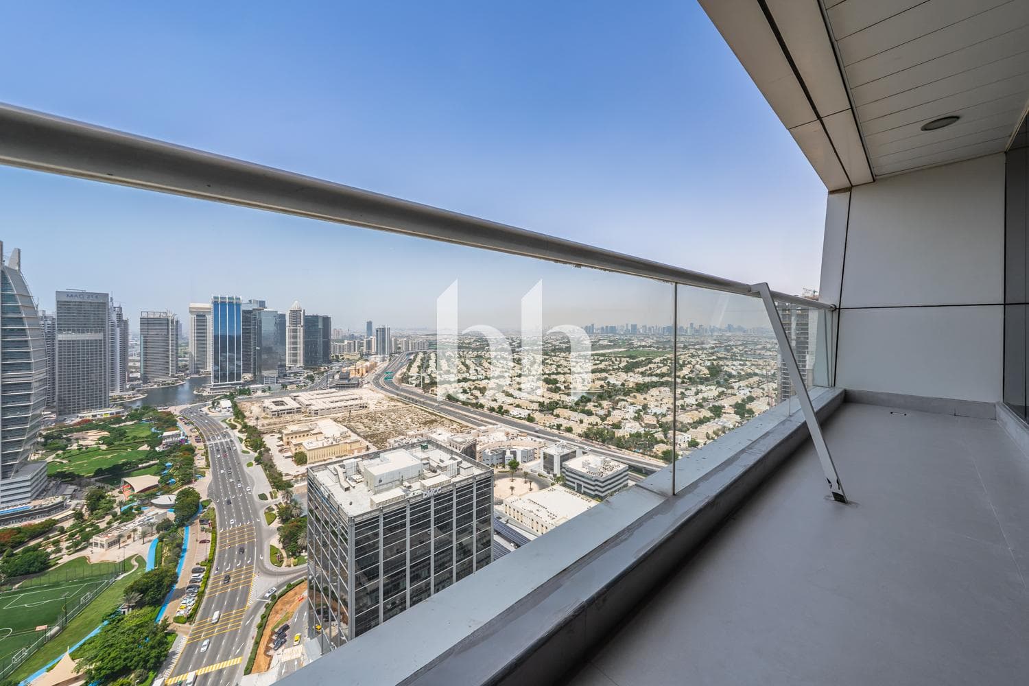 3 Bedroom Apartment in Dubai Arch - photo 1