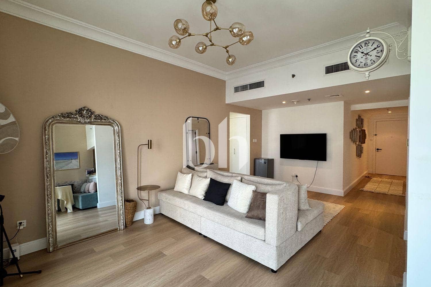 1 Bedroom Apartment in Lake Shore Tower - photo 1