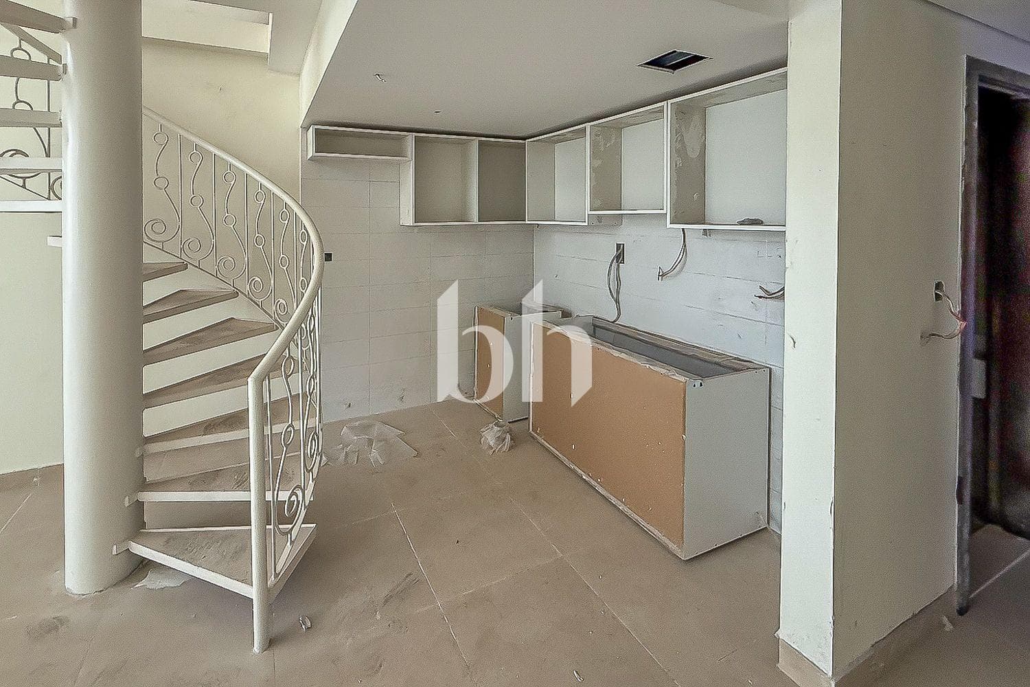 1 Bedroom Apartment in Wind Tower 1 - photo 2