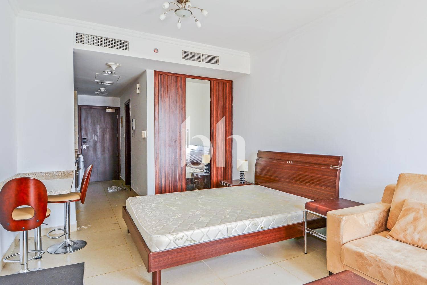 Studio Apartment in Goldcrest Executive - photo 1