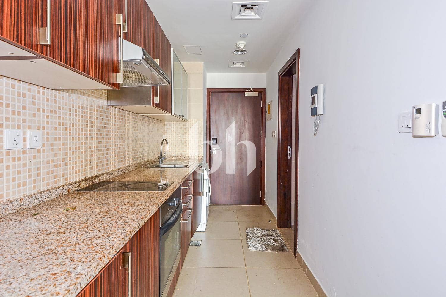 Studio Apartment in Goldcrest Executive - photo 2