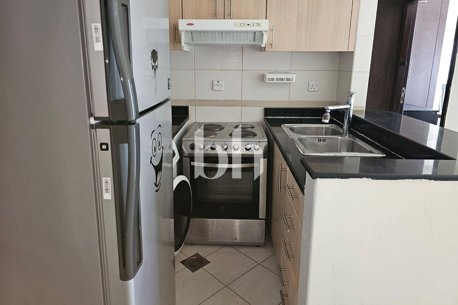1 Bedroom Apartment in Concorde Tower - photo 2