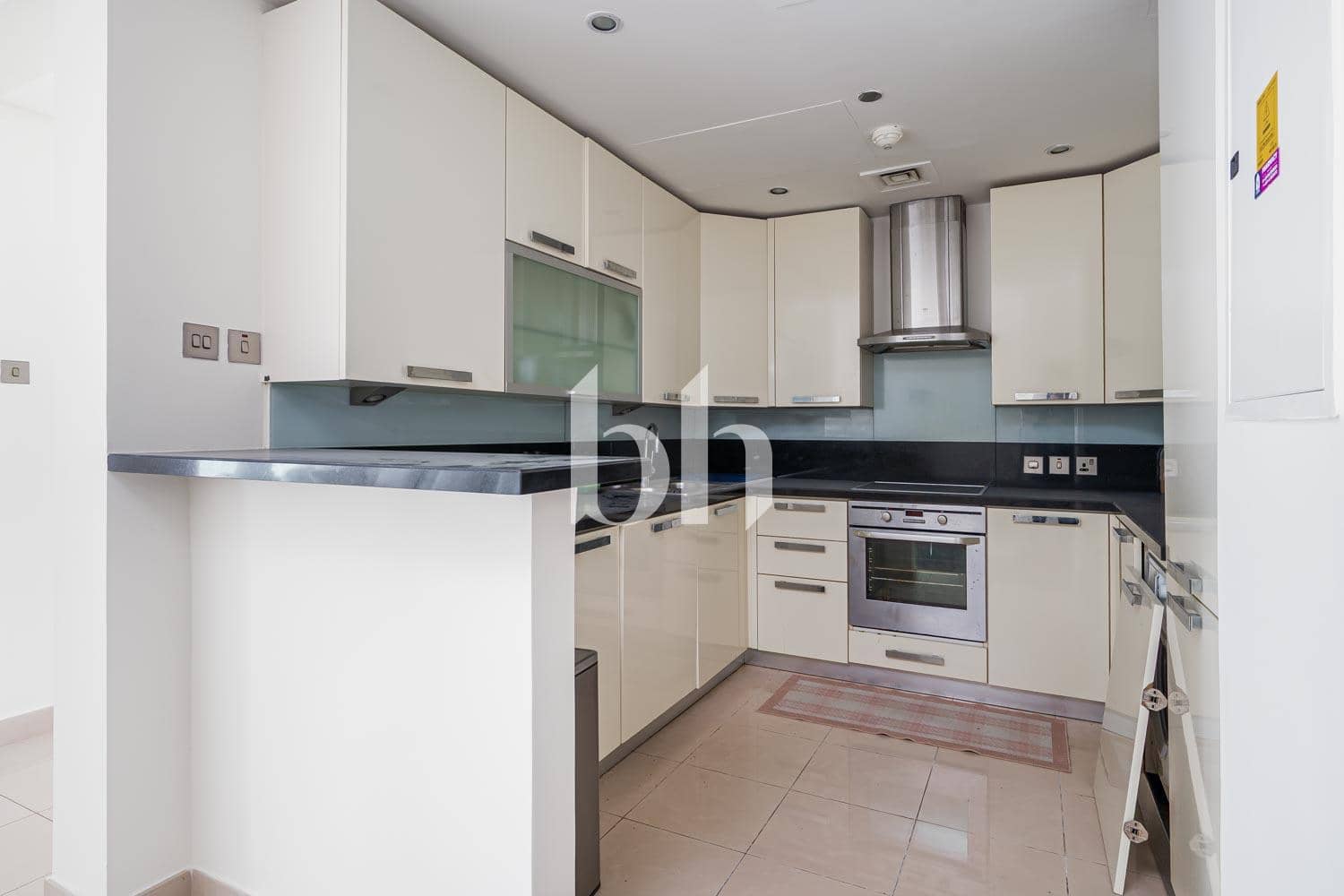 3 Bedroom Apartment in Bonnington Tower - photo 2