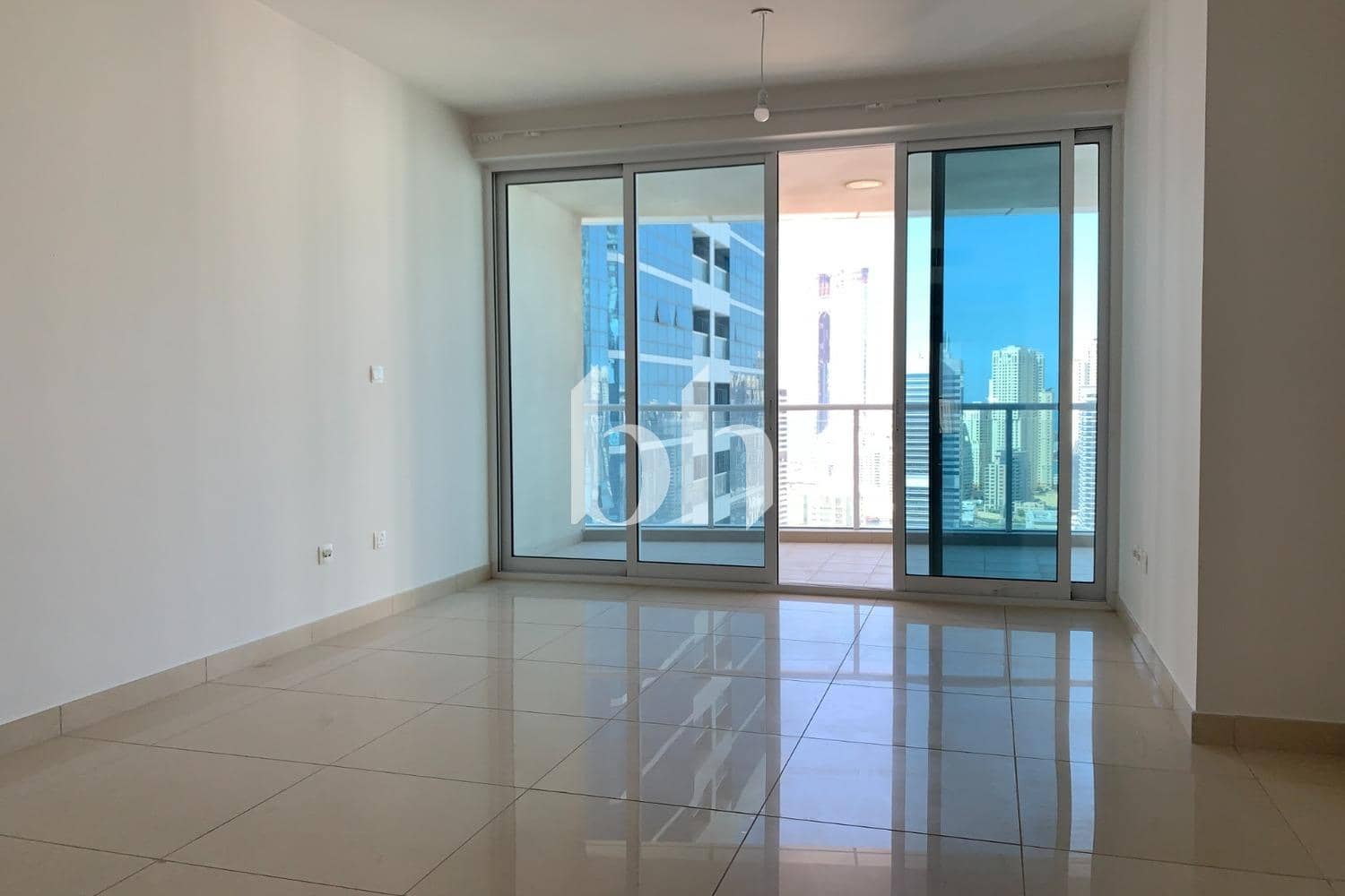 1 Bedroom Apartment in Laguna Tower - photo 2