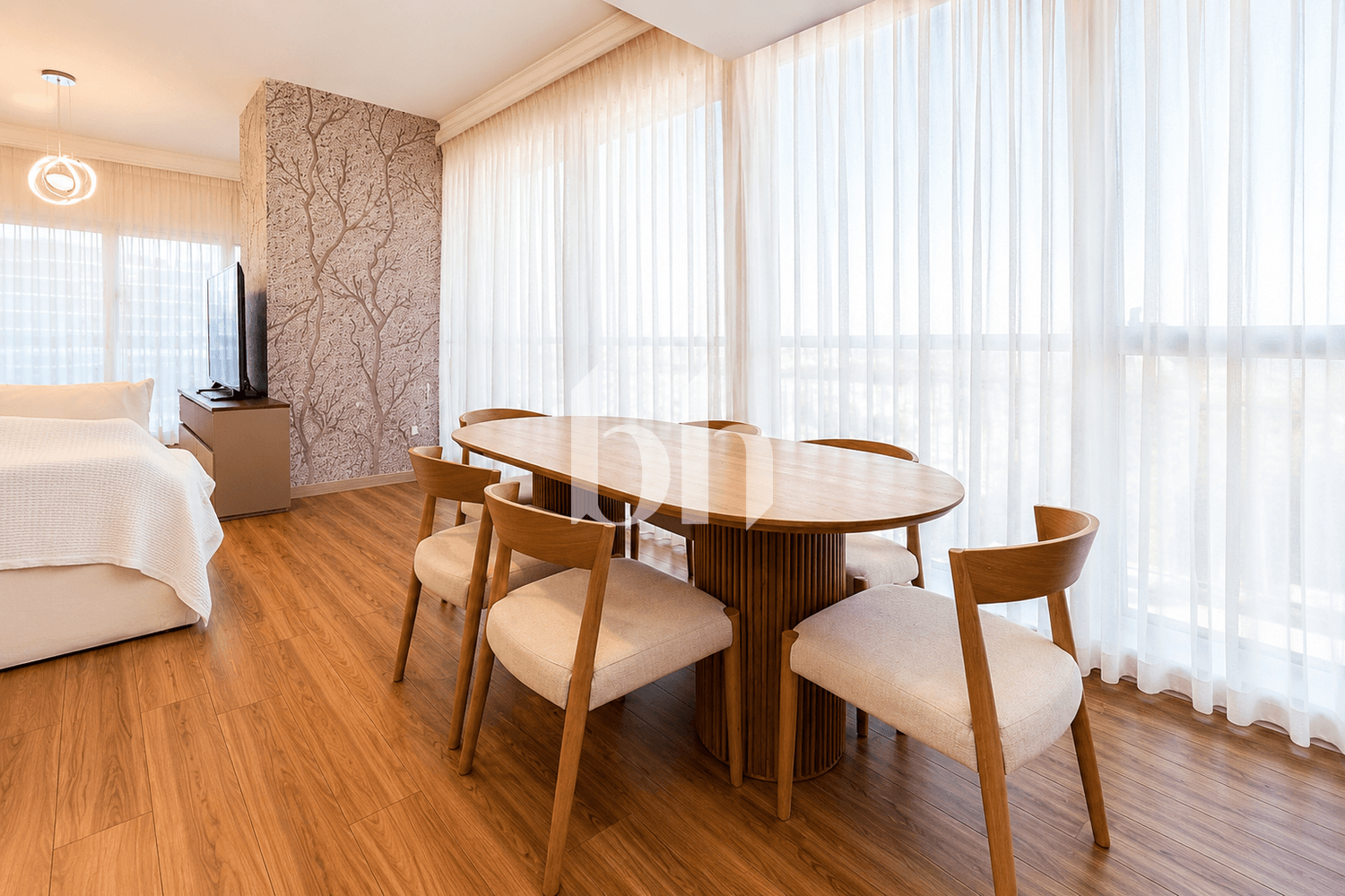 1 Bedroom Apartment in Lake View Tower - photo 2