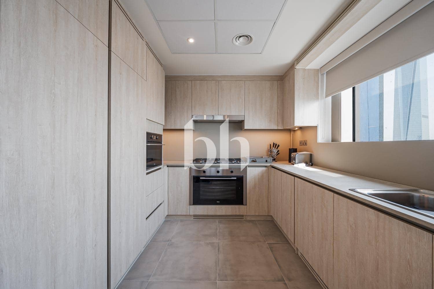 3 Bedroom Apartment in Orra The Embankment Tower 1 - photo 2