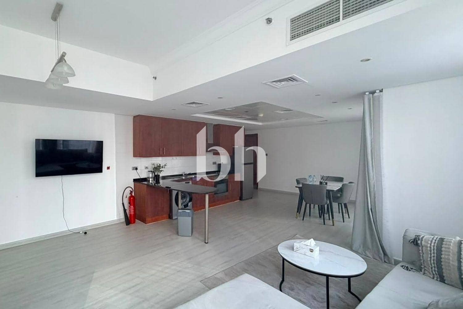 1 Bedroom Apartment in Lake View Tower - photo 2