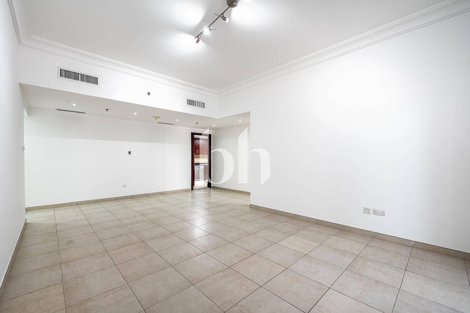 2 Bedroom Apartment in Lake Shore Tower - photo 2