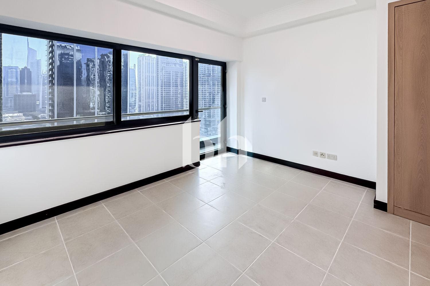 2 Bedroom Apartment in Goldcrest Views 1 - photo 2