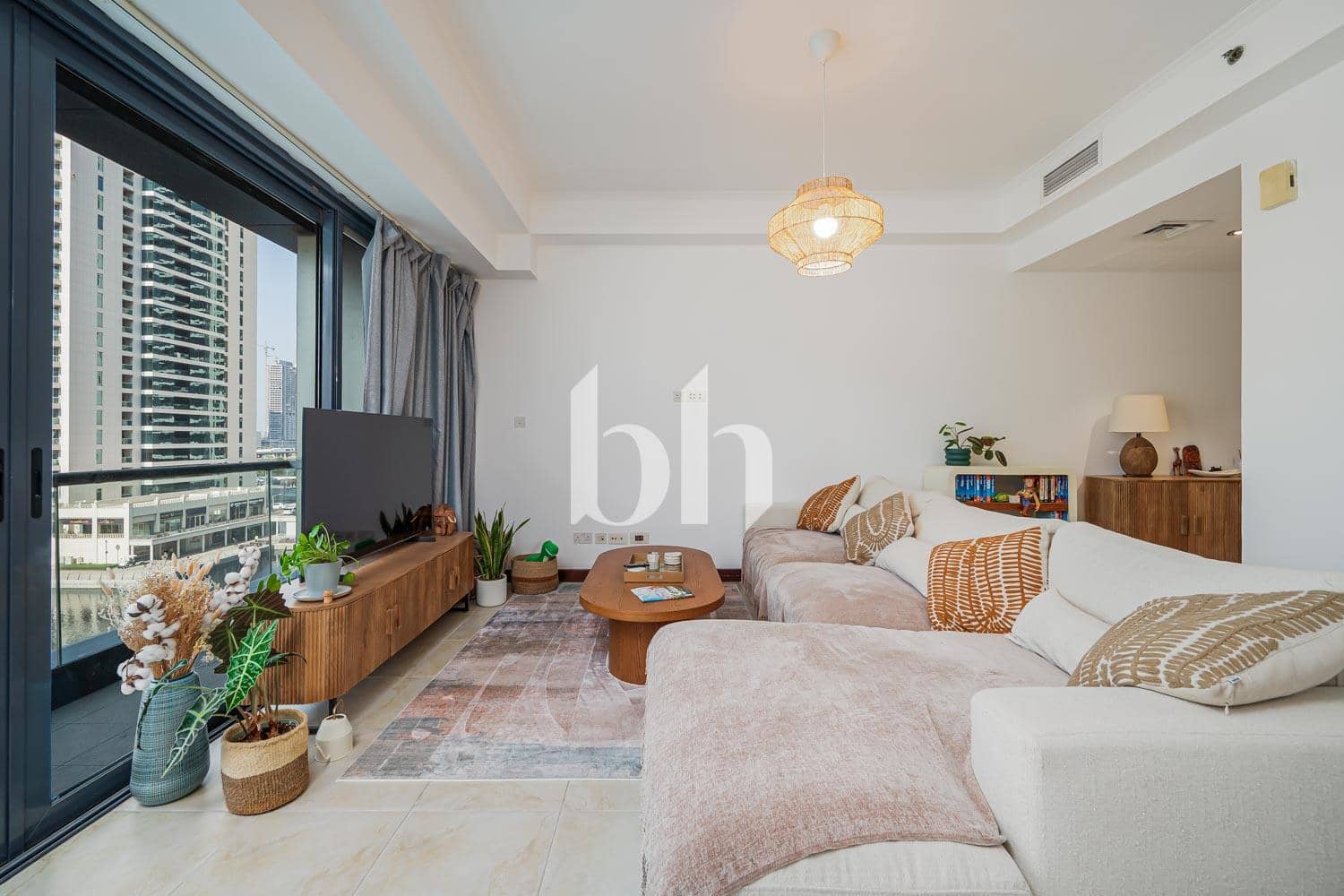 2 Bedroom Apartment in Goldcrest Views 1 - photo 2