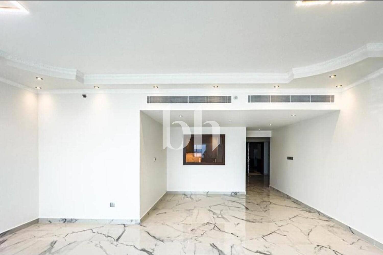 2 Bedroom Apartment in Lake Point Tower - photo 2