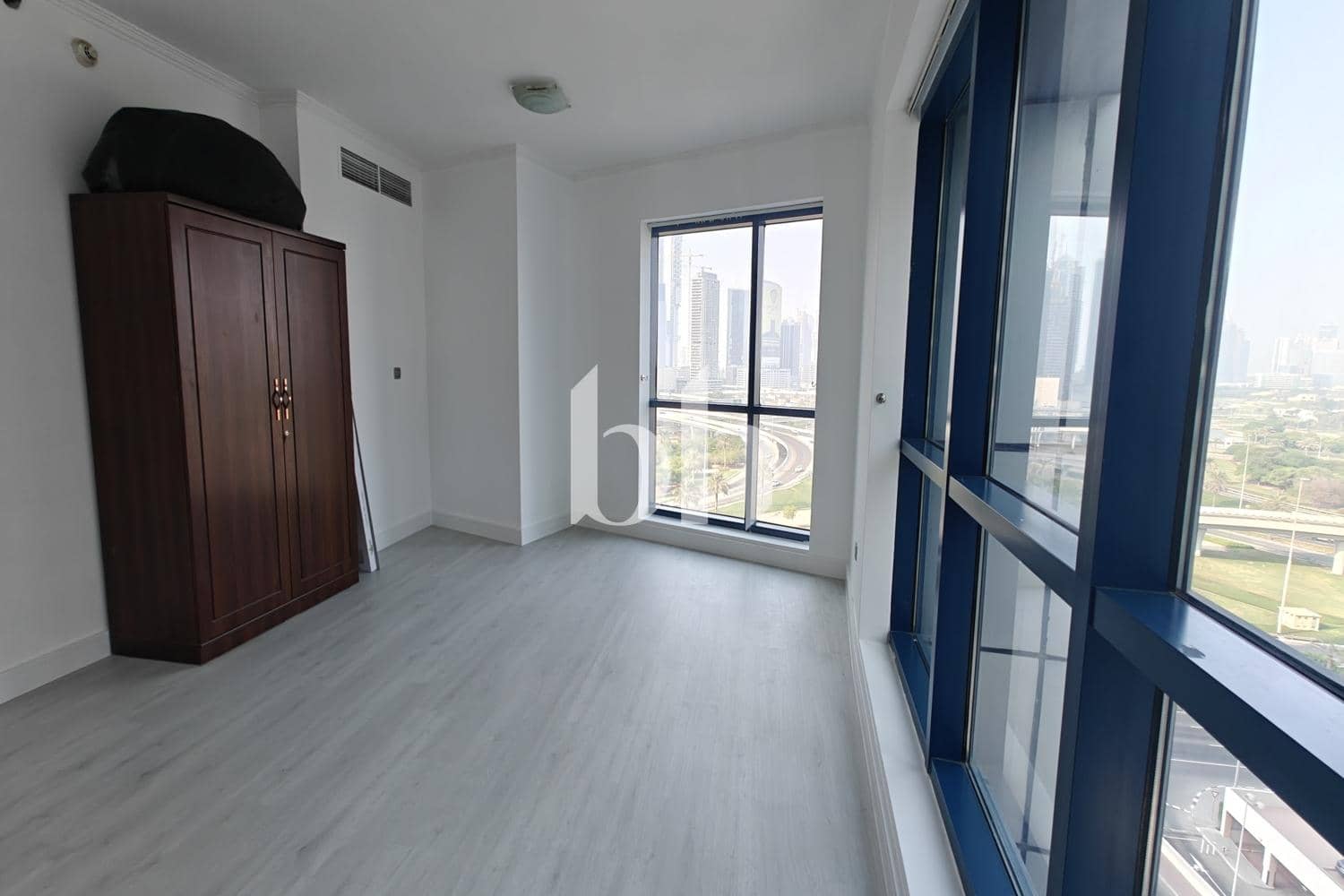 2 Bedroom Apartment in Jumeirah Bay X1 - photo 2