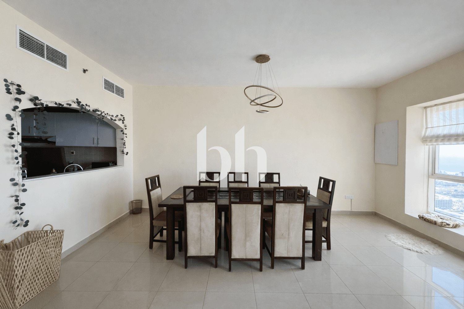 3 Bedrooms Apartment in Lake Point Tower - photo 1