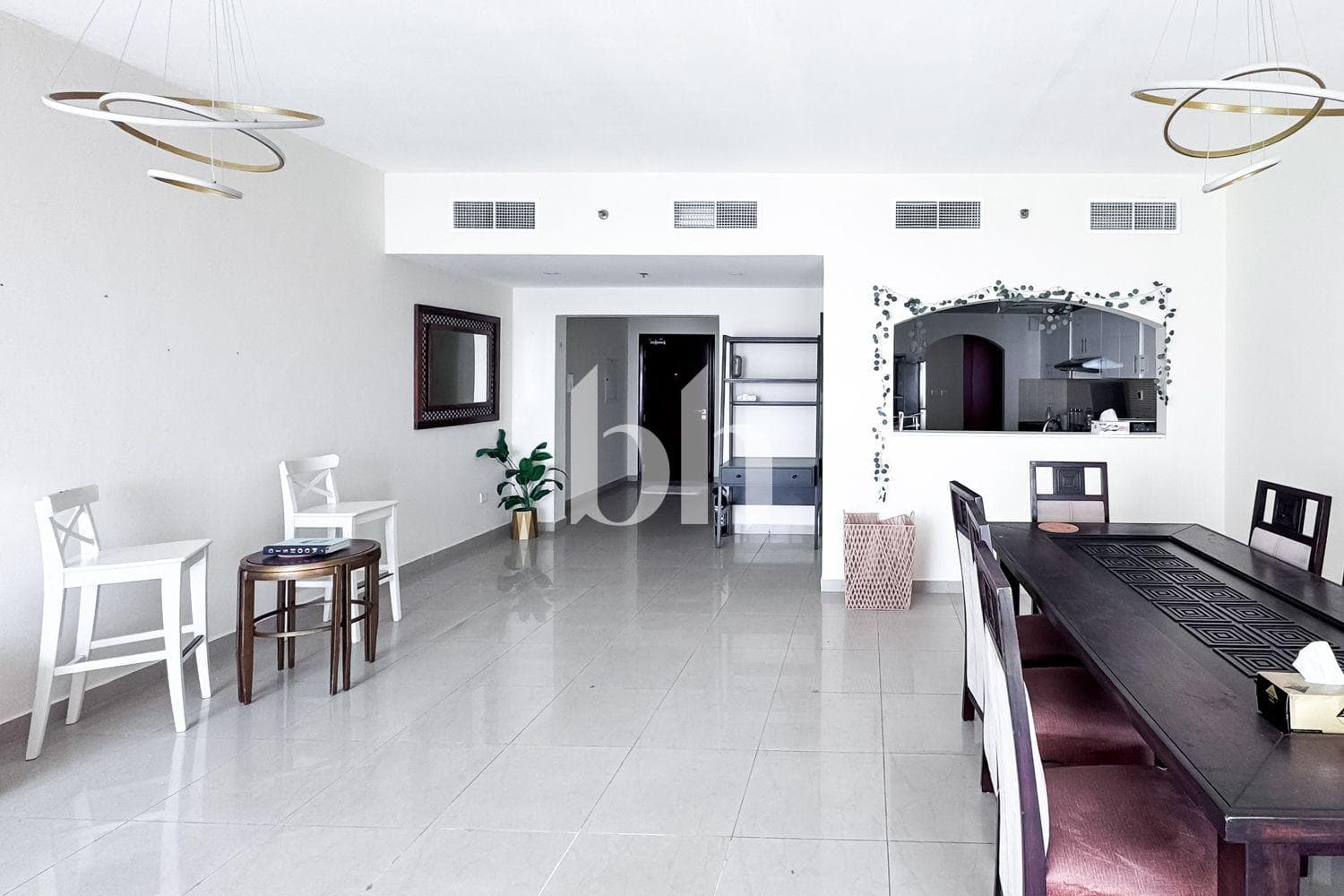 3 Bedroom Apartment in Lake Point Tower - photo 2