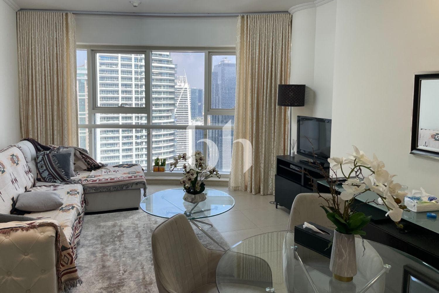 1 Bedroom Apartment in Goldcrest Executive - photo 2