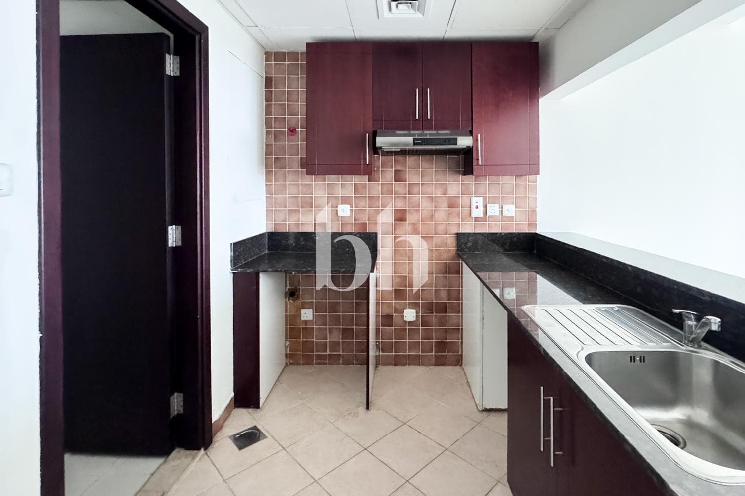 1 Bedroom Apartment in Lake Shore Tower - photo 2