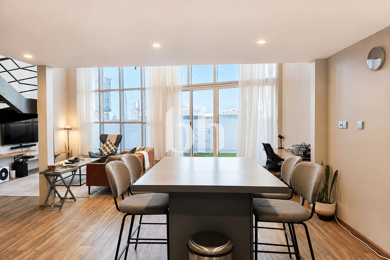 1 Bedroom Apartment in Lake View Tower