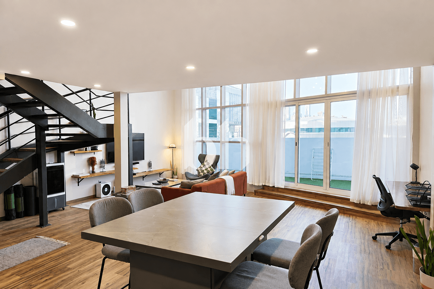 1 Bedroom Apartment in Lake View Tower - photo 1