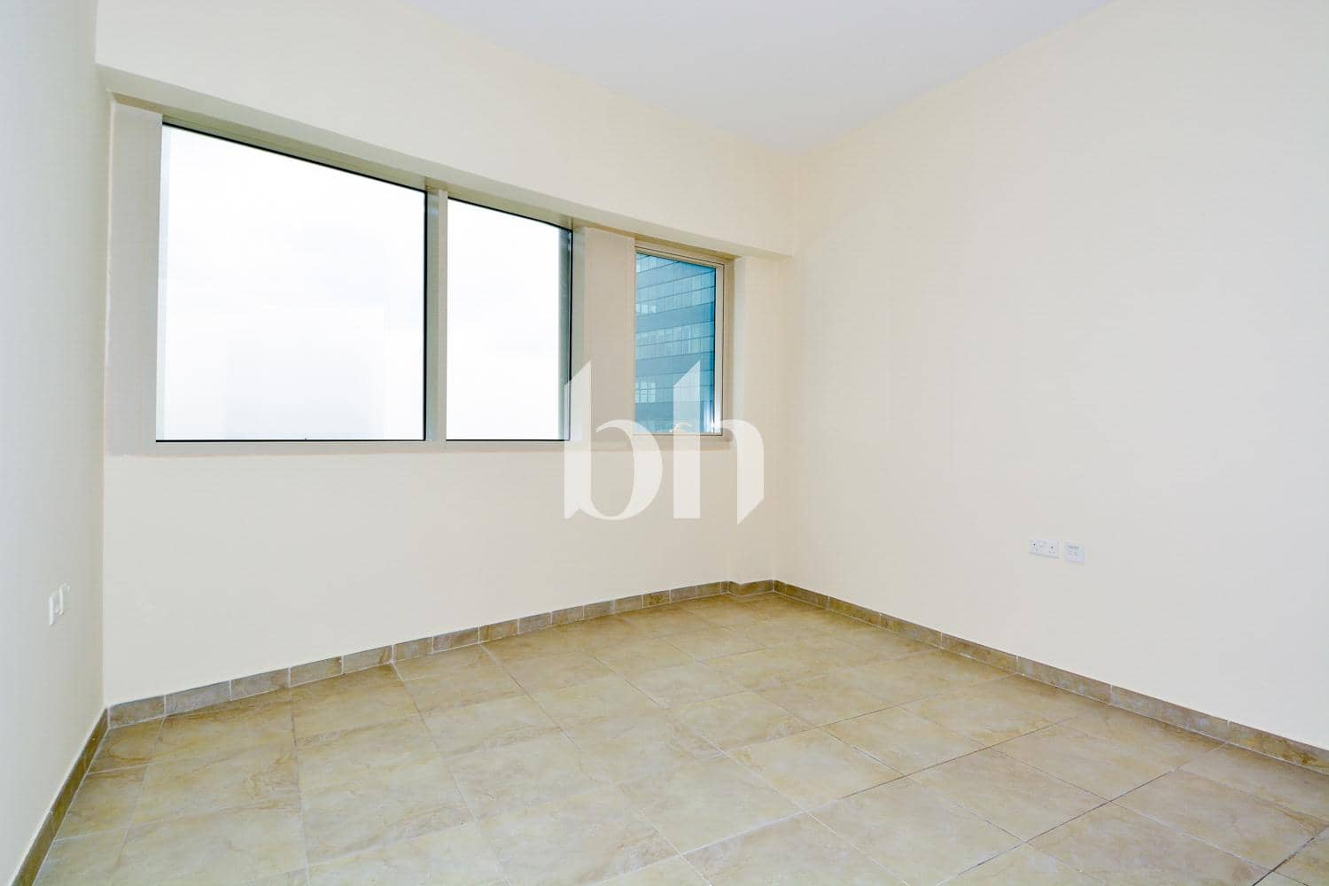 1 Bedroom Apartment in Lake Shore Tower - photo 2