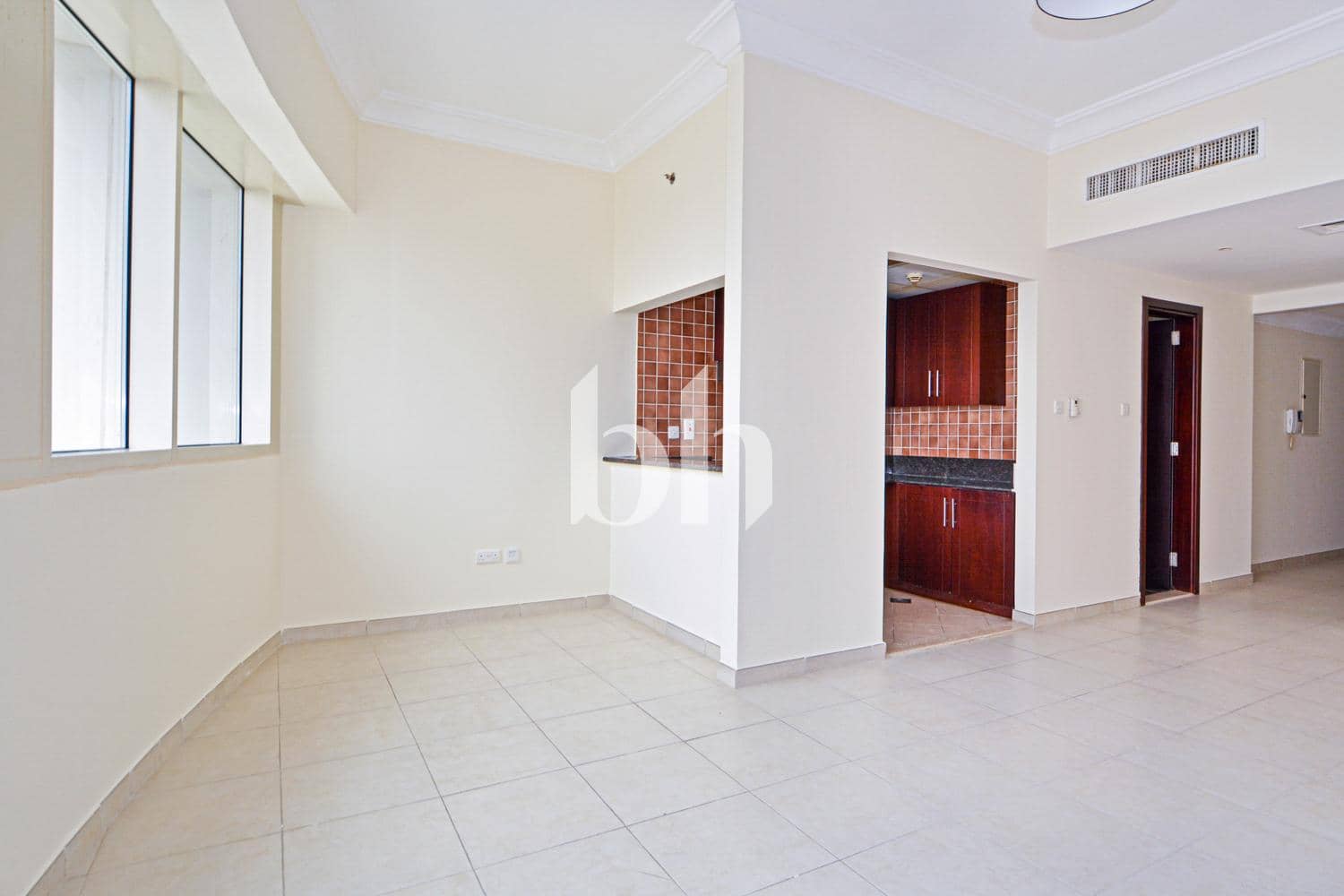 1 Bedroom Apartment in Lake Shore Tower - photo 1
