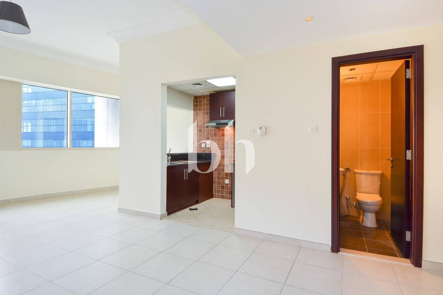 1 Bedroom Apartment in Lake Shore Tower - photo 2