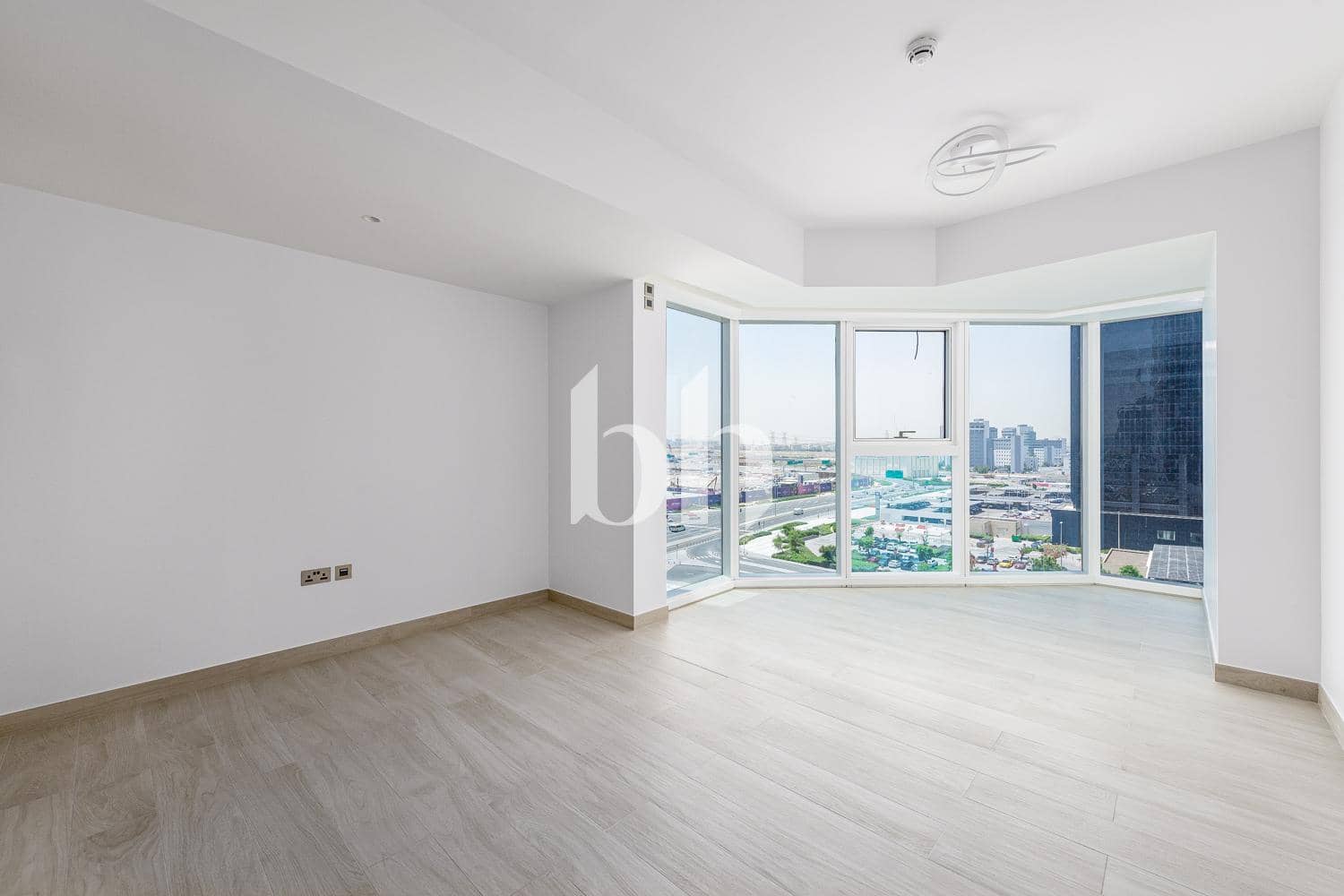 1 Bedroom Apartment in Me Do Re Tower