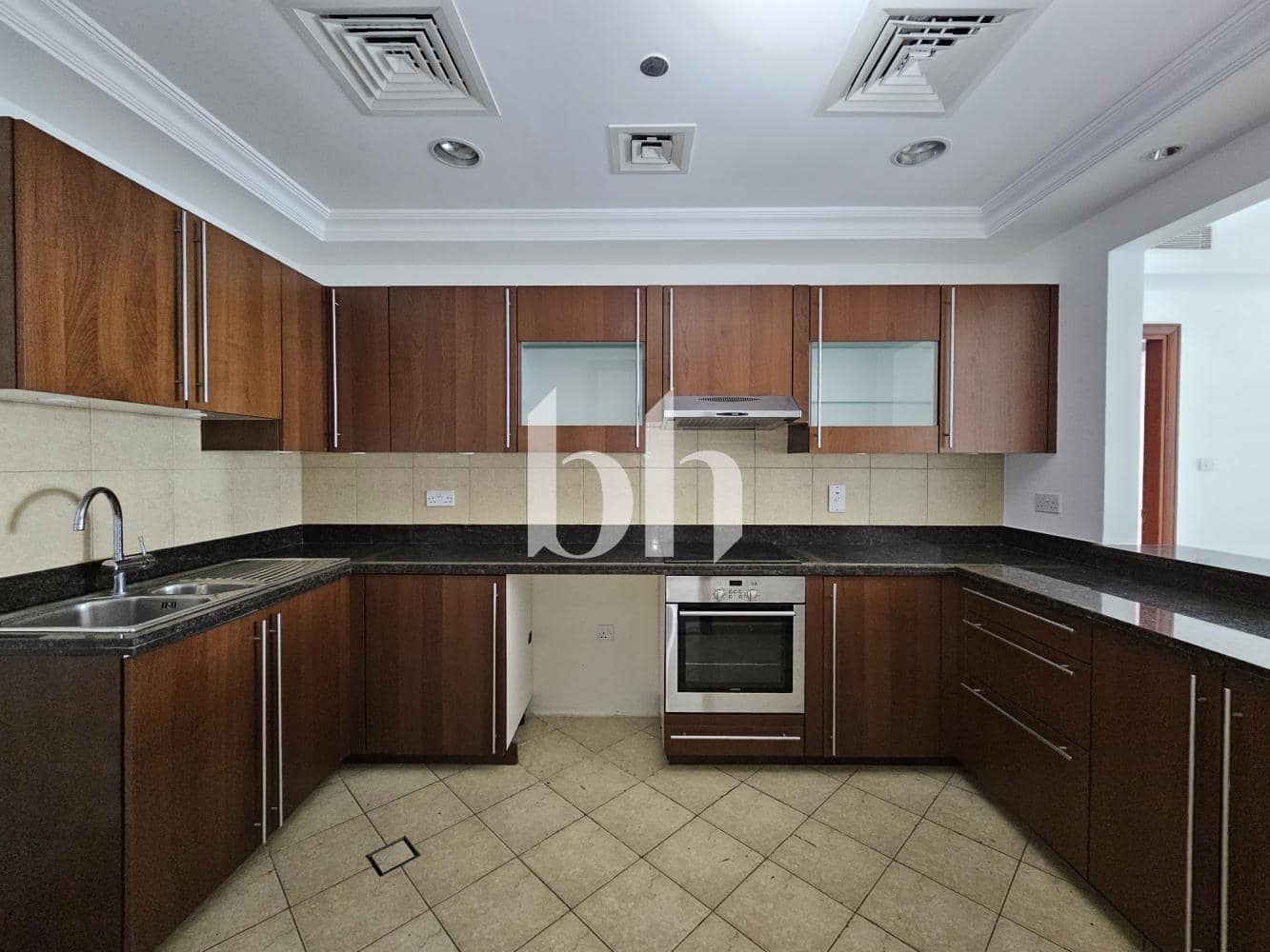2 Bedroom Apartment in Golden Mile 1 - photo 2