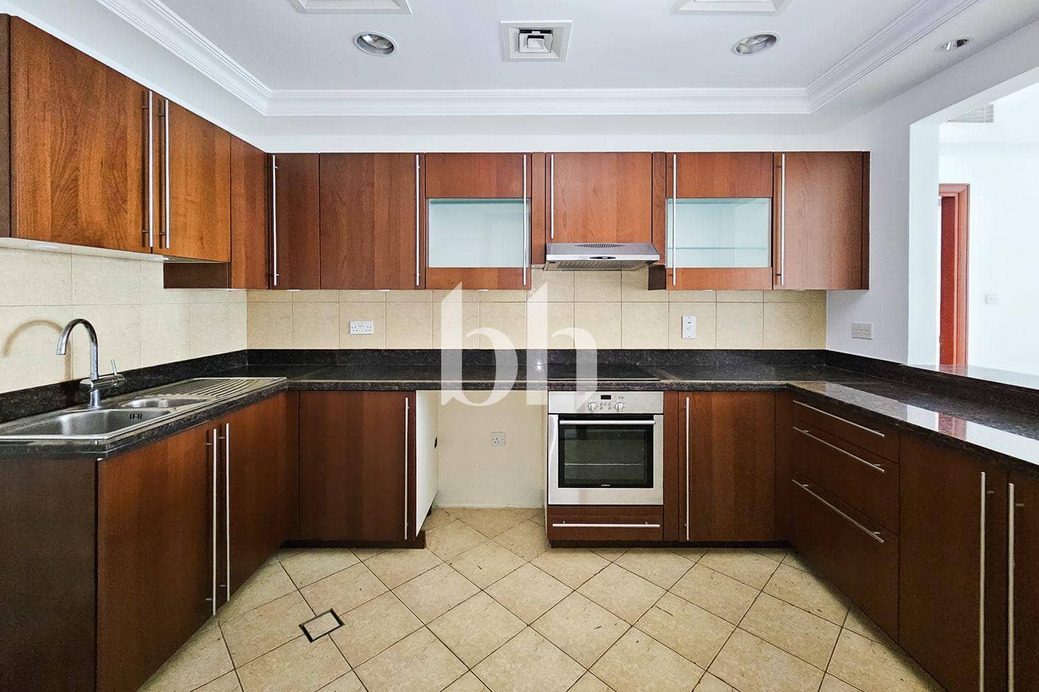 2 Bedroom Apartment in Golden Mile 1 - photo 2