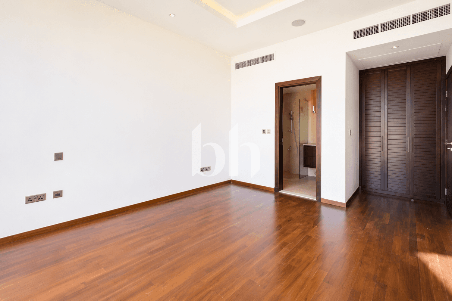 2 Bedroom Apartment in Diamond - photo 2
