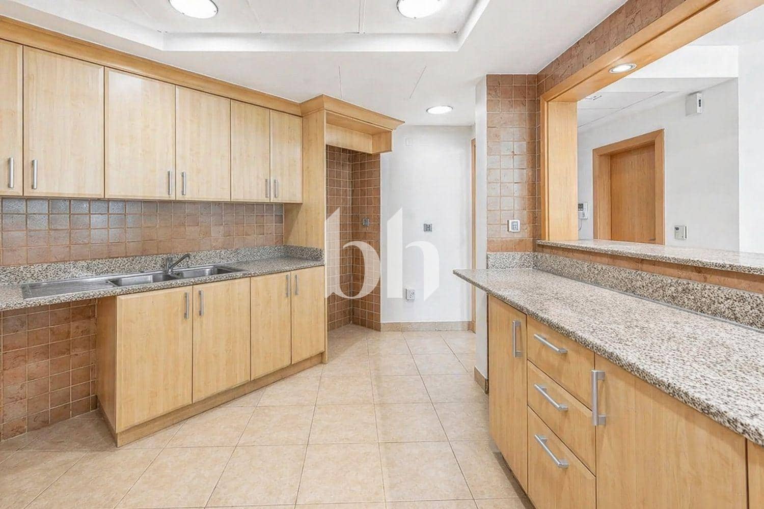 3 Bedroom Apartment in Al Haseer - photo 2