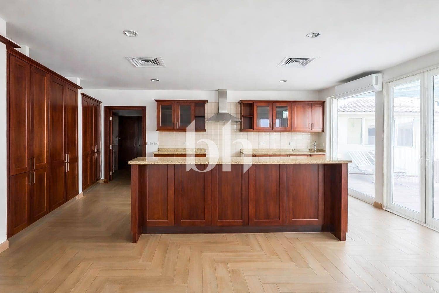 5 Bedroom Villa in Saheel - photo 2