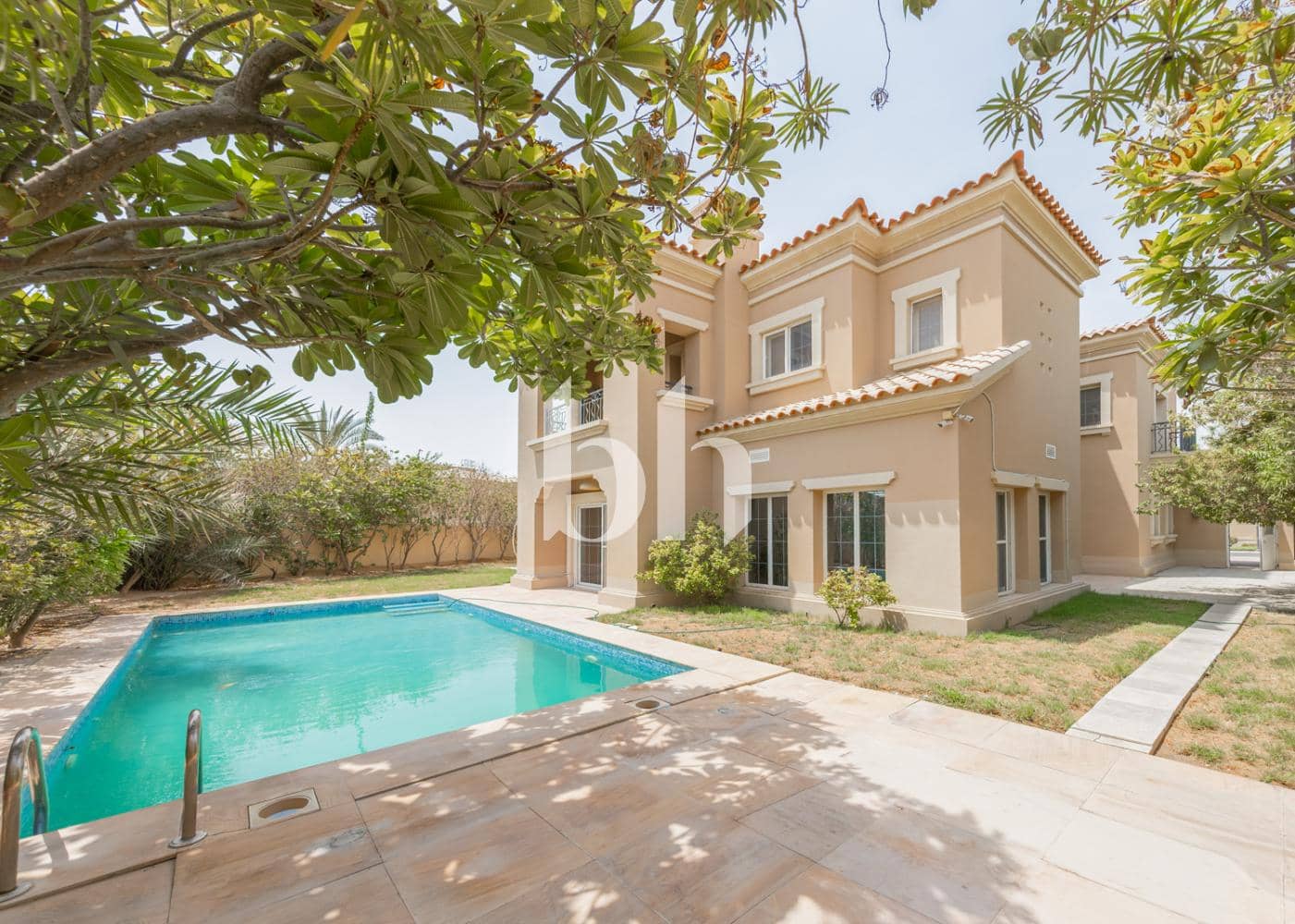 5 Bedroom Villa in Alvorada 2