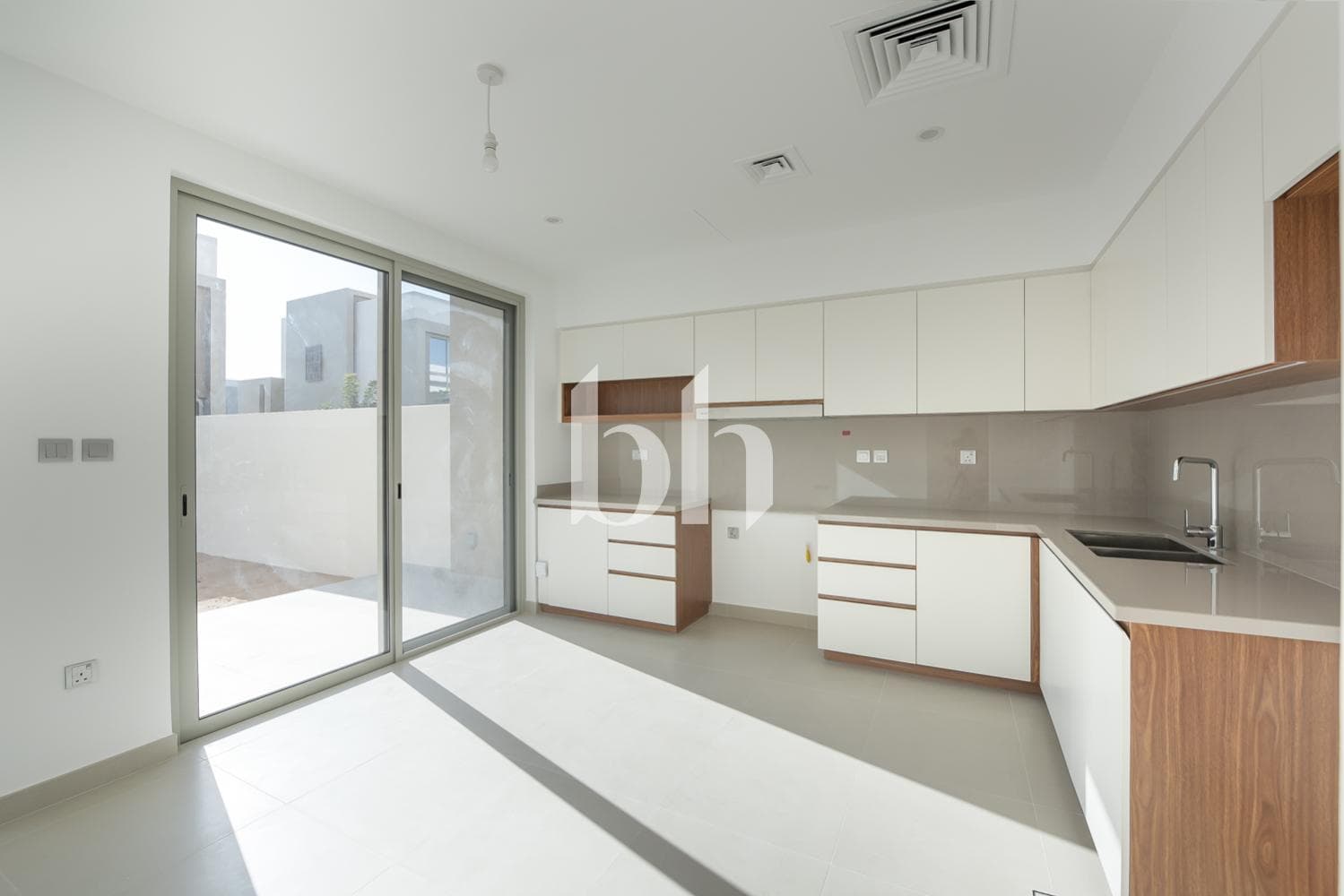 4 Bedroom Townhouse in Camelia 1 - photo 2