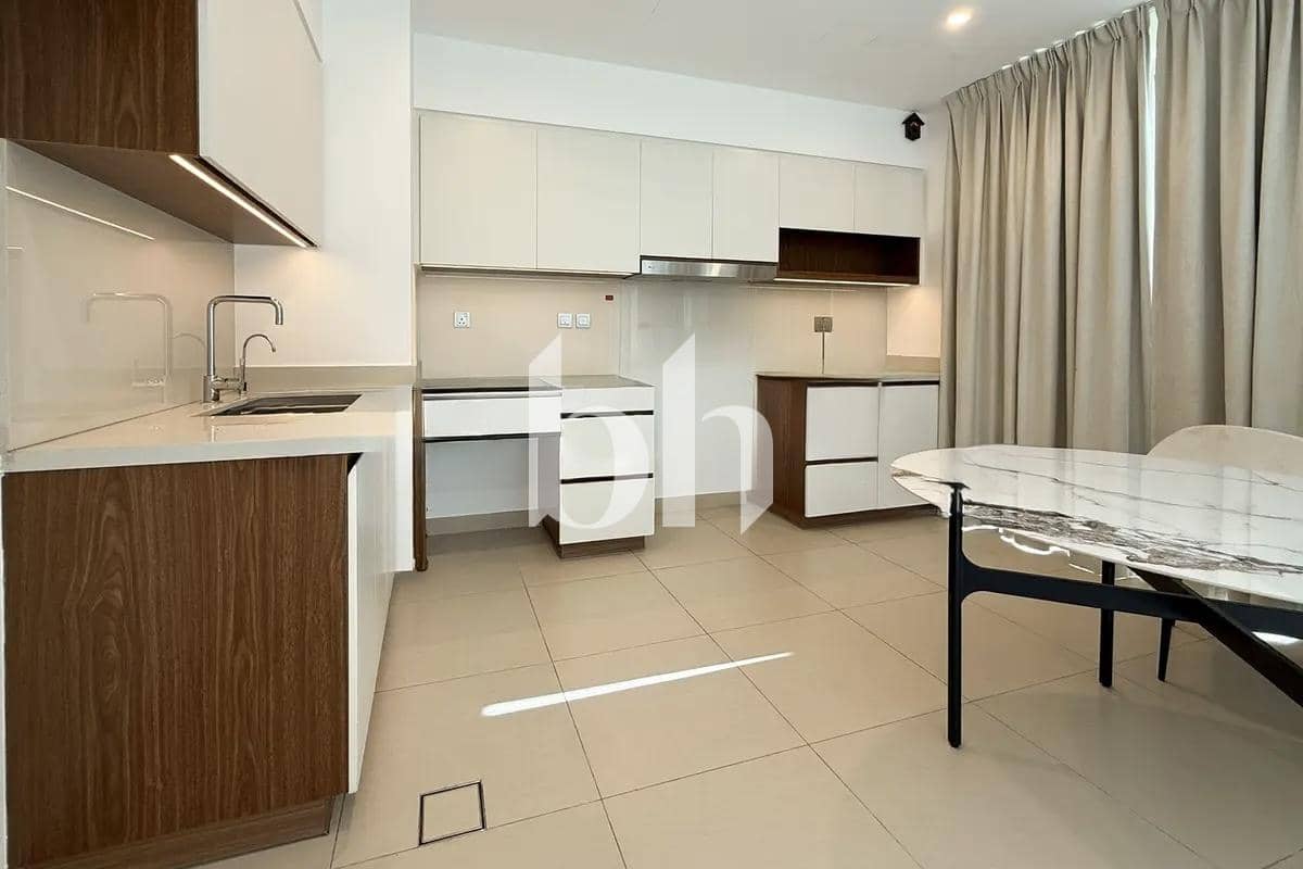 4 Bedroom Townhouse in Camelia 1 - photo 1