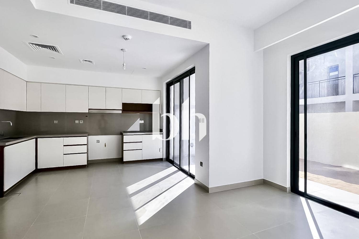 3 Bedroom Townhouse in Camelia 1 - photo 1