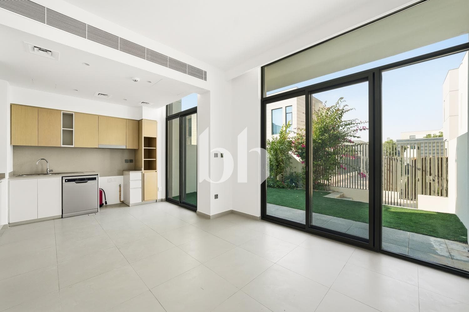3 Bedroom Townhouse in Joy - photo 2