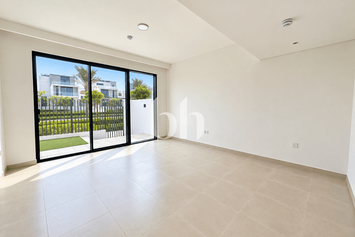 4 Bedroom Townhouse in May - photo 1