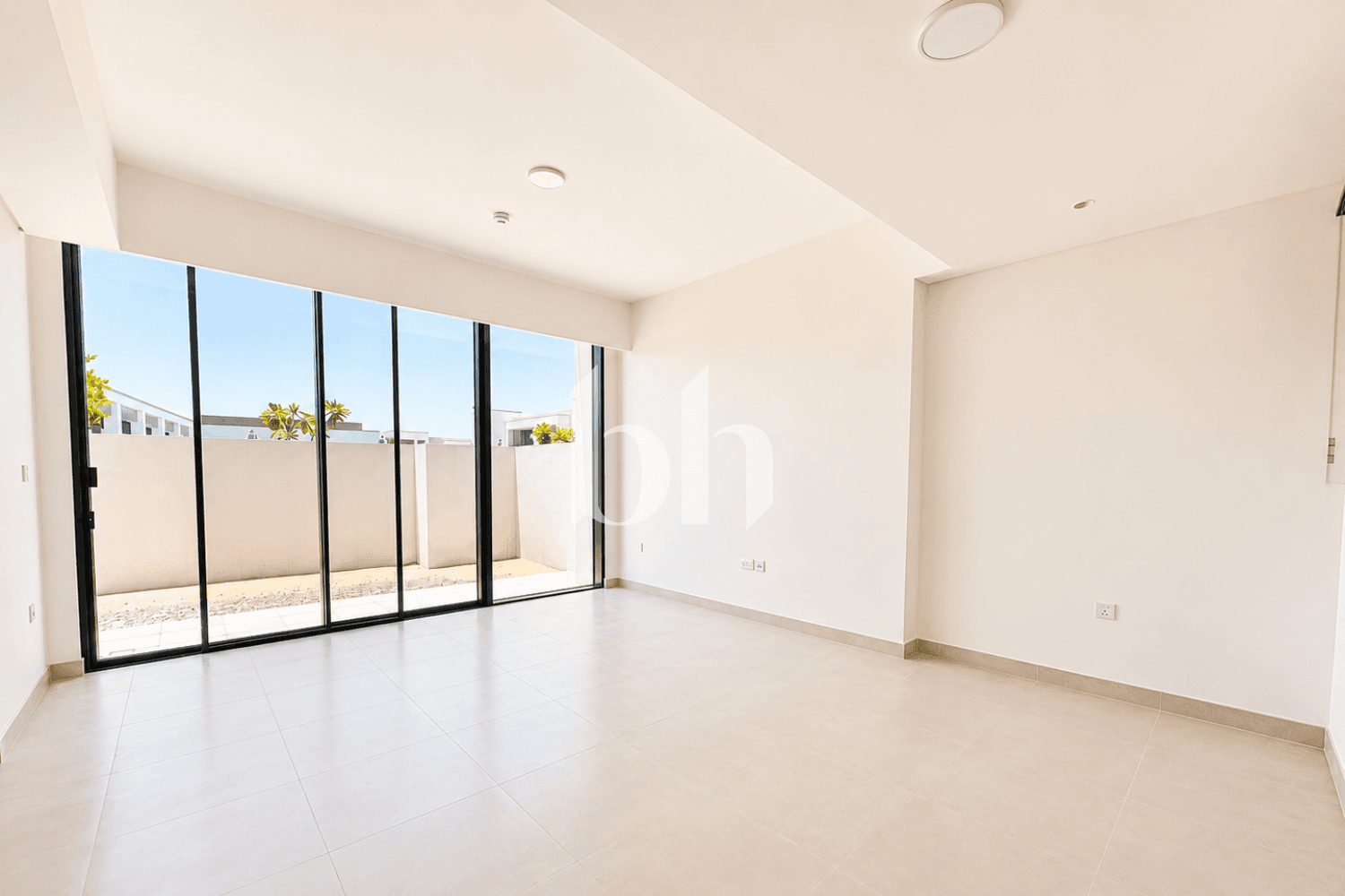 4 Bedroom Townhouse in Raya - photo 1