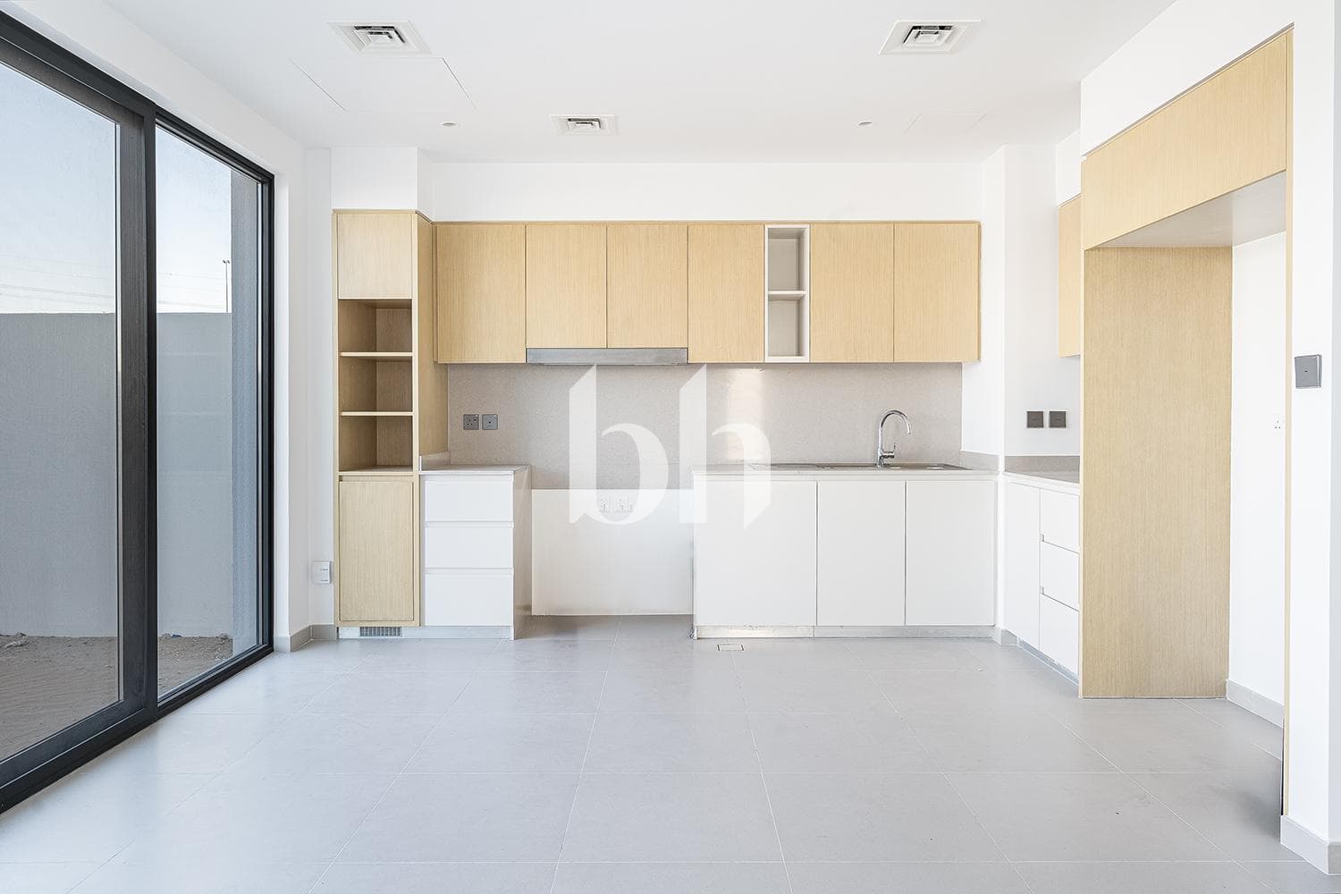 4 Bedroom Townhouse in Sun - photo 2