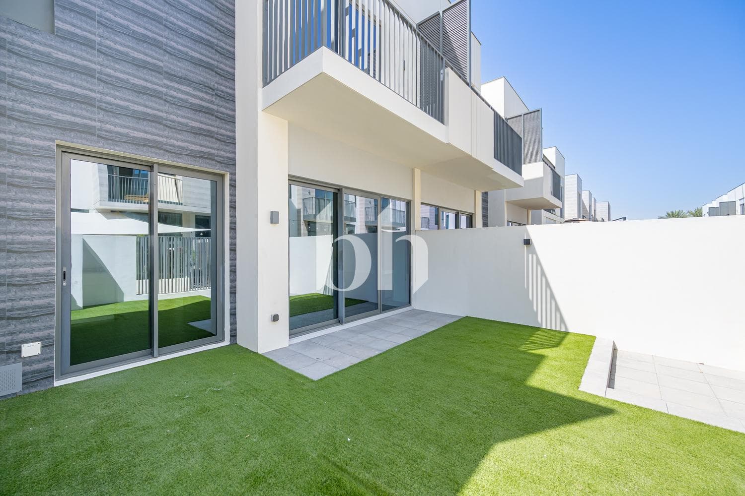 3 Bedroom Townhouse in Sun - photo 1