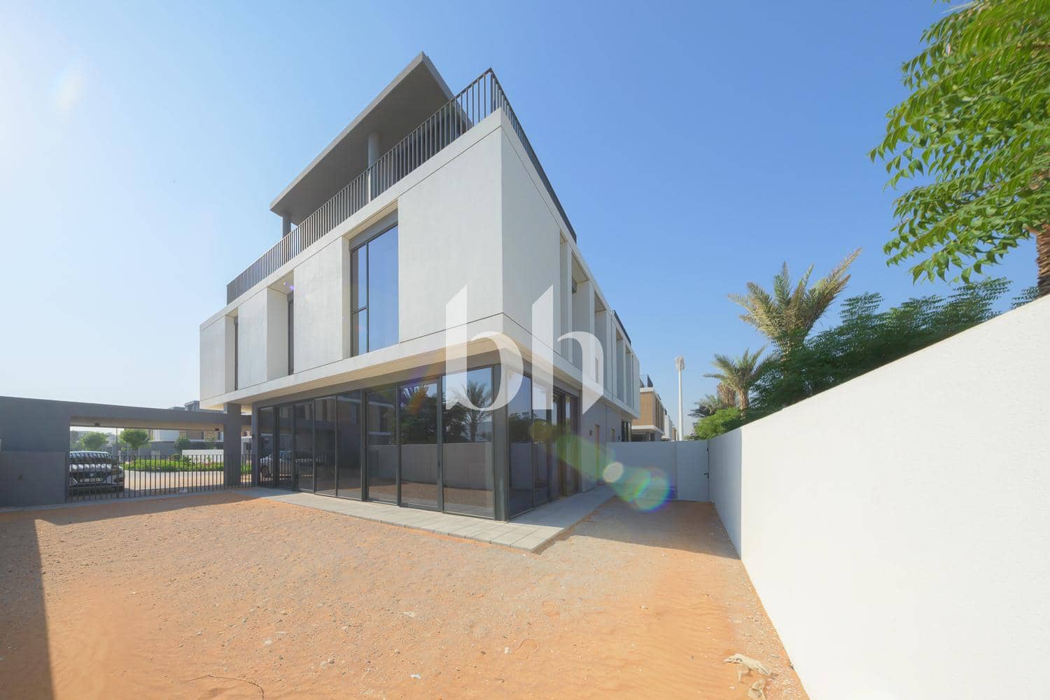 5 Bedroom Townhouse in June - photo 1