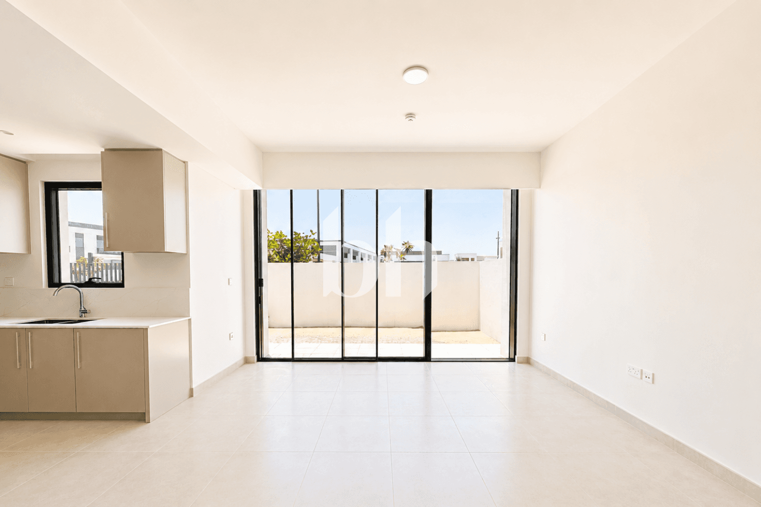 4 Bedroom Townhouse in Raya - photo 2