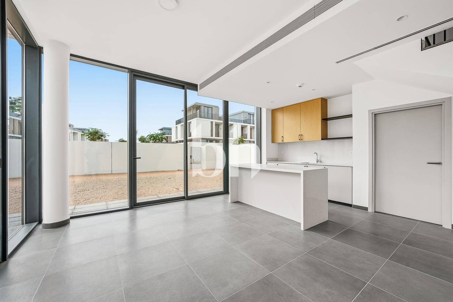 4 Bedroom Townhouse in June - photo 2