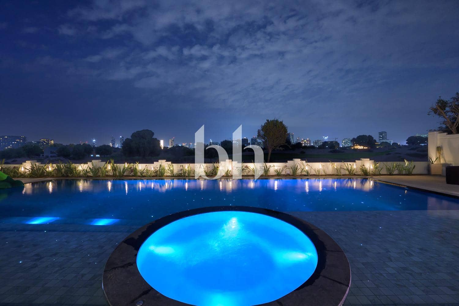 5 Bedroom Villa in Esmeralda - photo 2