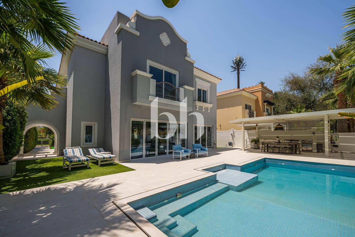 5 Bedroom Villa in Carmen