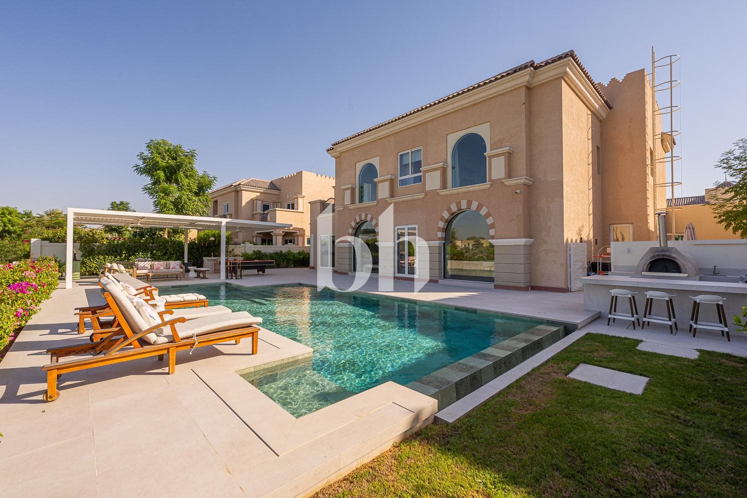 5 Bedroom Villa in Esmeralda