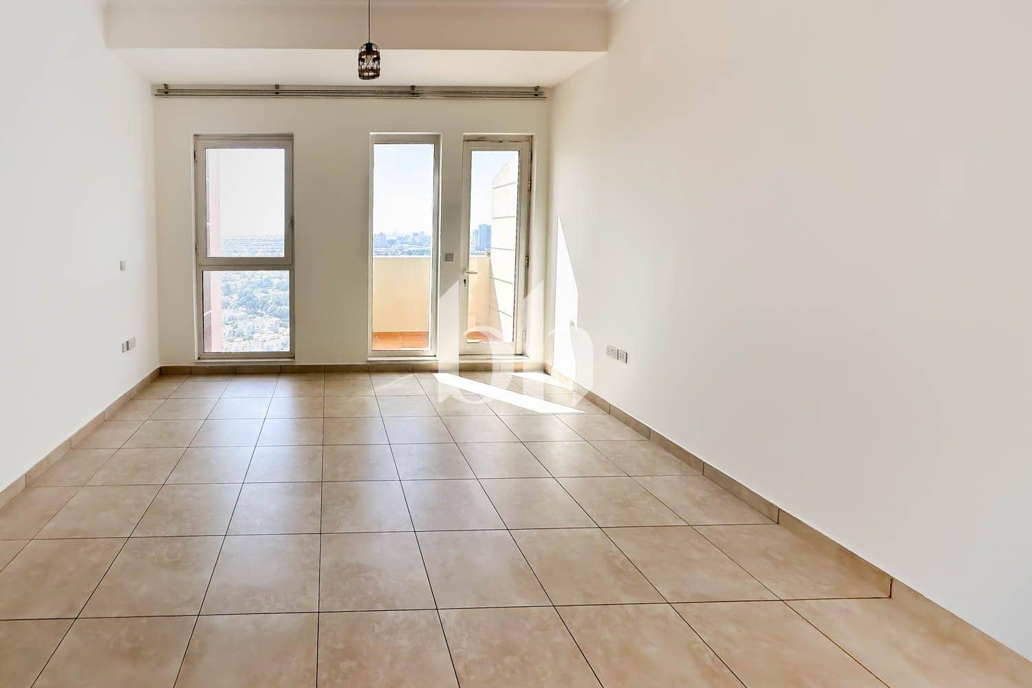1 Bedroom Apartment in Venetian - photo 2